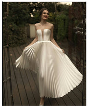 Load image into Gallery viewer, Short Strapless Beach Wedding Dress